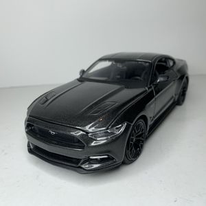Photo NEW Large 2015 Ford Mustang GT Sports Racing Car Toy Diecast Metal Model Scale 1/24 1:24 124 American Classic