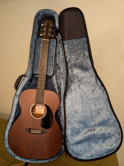 Martin Guitar (000-10E Road Series)