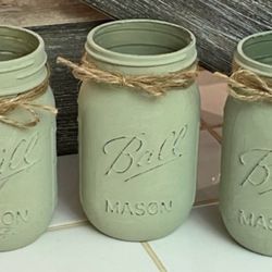 Chalk painted distressed mason jar wedding gift - SAGE LIGHT GREEN