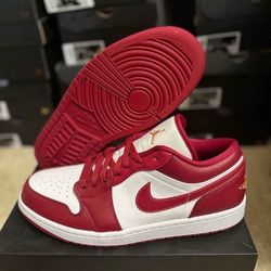 Nike Air Jordan 1 Low Sneakers  Mens Red White 553558-607 Size 10.5 Brand New