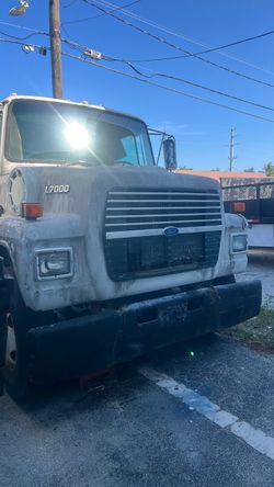 Dump truck