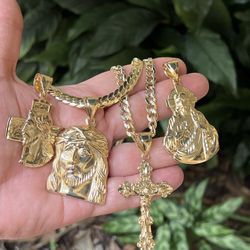 14k premium gold plated none tarnish Jesus Head pendant and necklace ✅