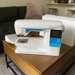 Husqvarna Viking Opal 650 Sewing Machine
