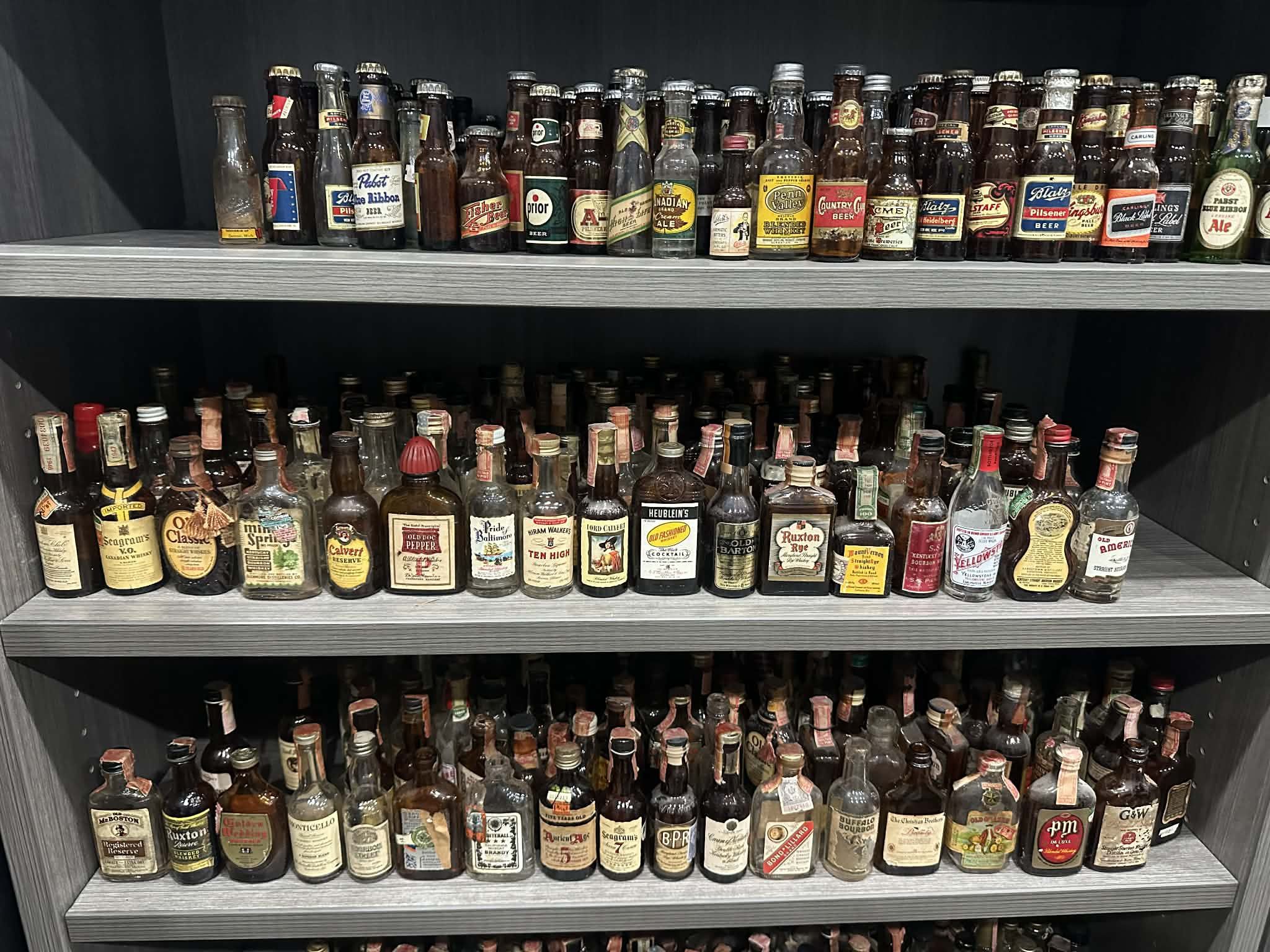 Buying Old/Vintage Glassware Bourbon and Whiskey Bar Bottles, Minis, Decanters & Distillery Memorabilia