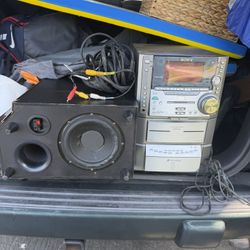 Sony Stereo And Speaker 