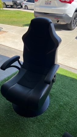 Gaming chair with speakers