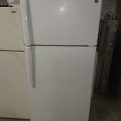 Like new G.E. fridge, delivery available!!!