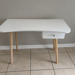 Nordic Style Desk