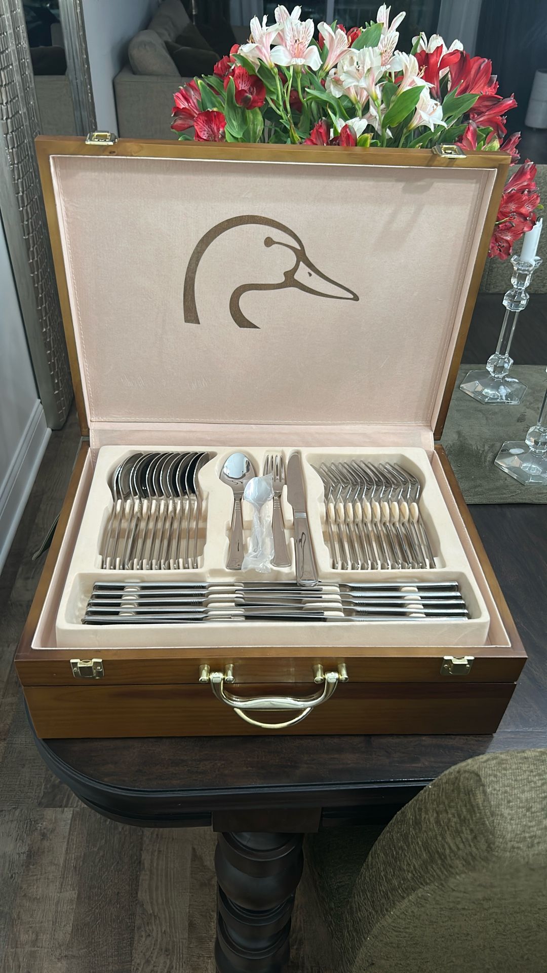 72 Piece Ducks Unlimited Silverware Set