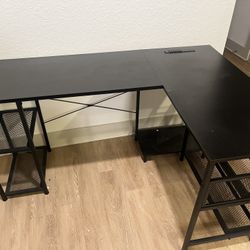 Black Desk 