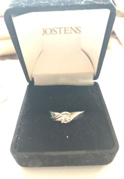 Sterling silver engagement style ring