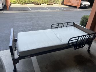 Tengo en venta esta cama electrica ajustable , tiene varias funciones , semy nueva.
