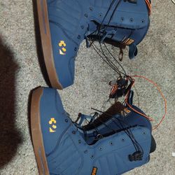 32 Sonwbording Boots 