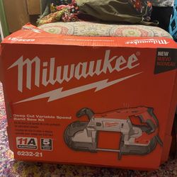 Deep Cut Variable Speed Band Saw