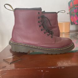 Dr. Martens Doc Marten Boots Size W 6 m 4
