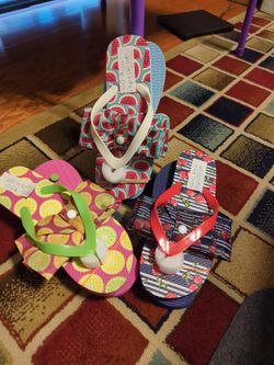 Fruit Motif Flip Flop & Bag Set

NWT/NEW

Avon