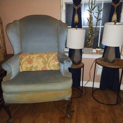 Sitting Chair With End  Tables 