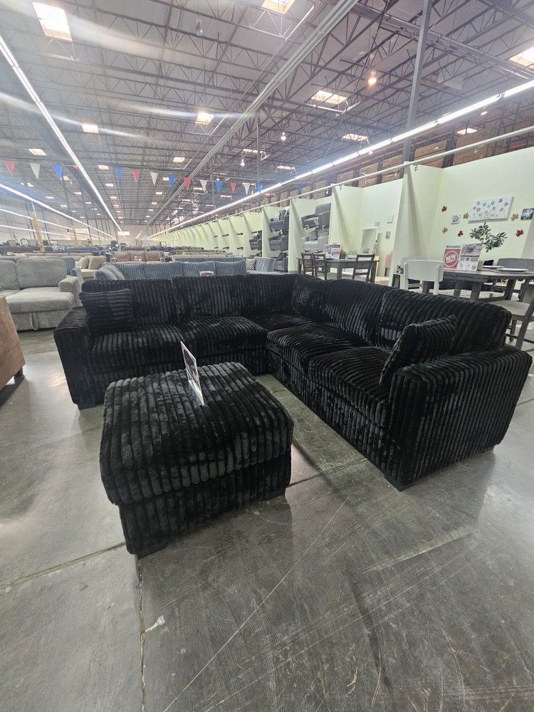 BRAND NEW 4PCS SECTIONAL SOFA SET WITH OTTOMAN AND ACCENT PILLOW INCLUDED $549