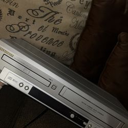 DVD/VCR Combo Player 