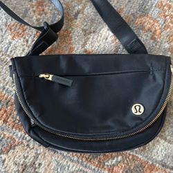  Like New Lulu Lemon Crossbody Bag