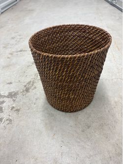 Blended Brown Wicker Round Woven Storage Basket Bin 10x10x10 in Free Standing