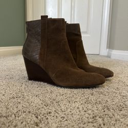 New women’s boots 🥾 Size 10 New