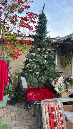 Árbol De Navidad De 7 Pies Con Luses In Te gradas $40