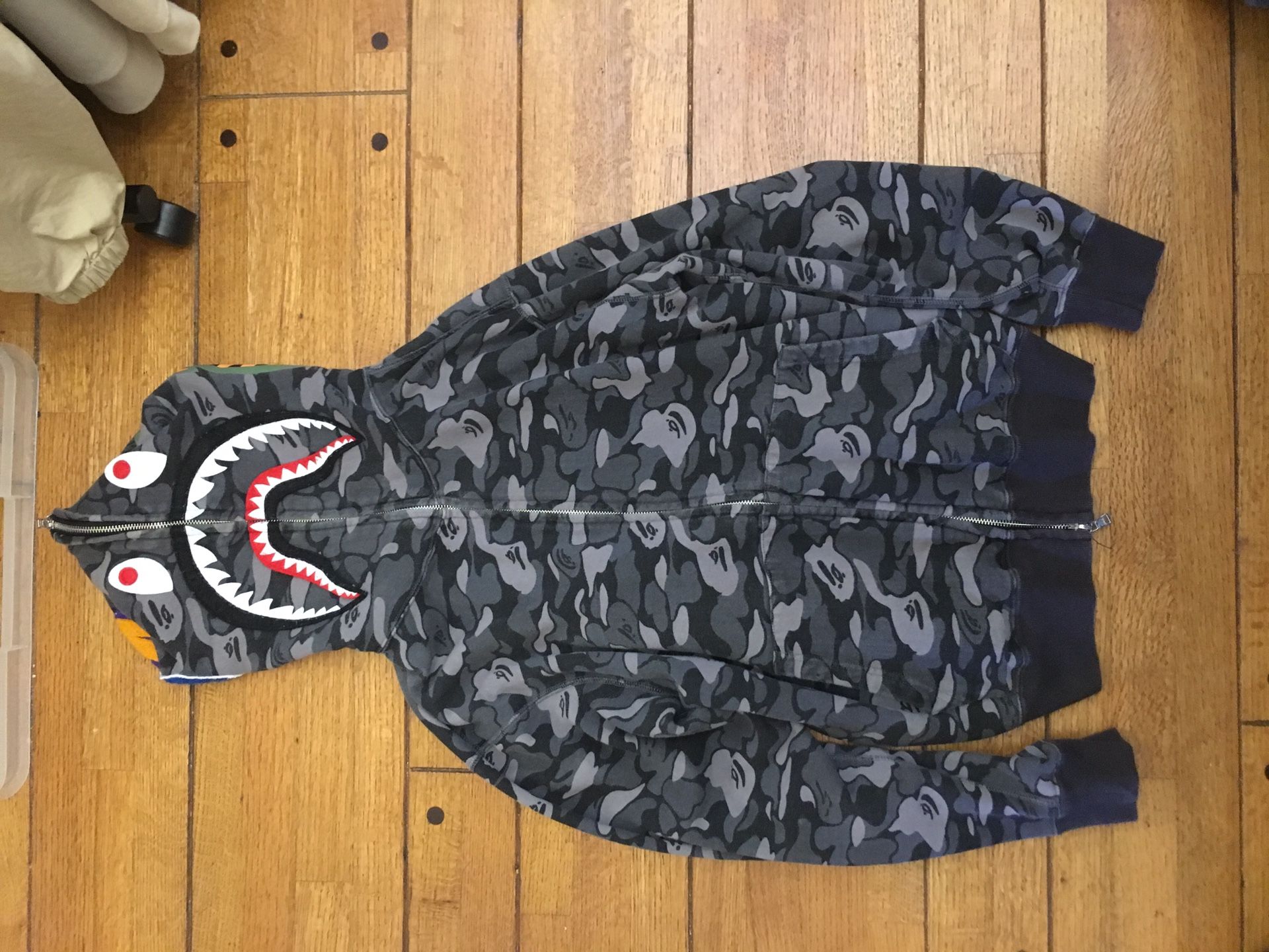 Bale Shark Hoodie Jacket Size M