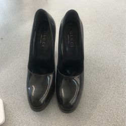 Gucci Size 71/2 Black And Brown Pumps