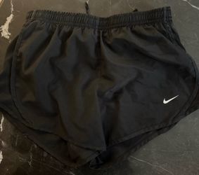 Girls Nike shorts size medium