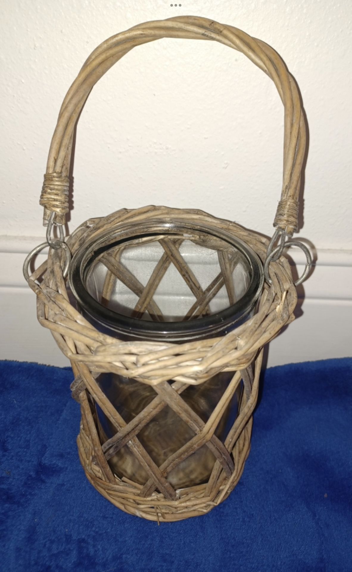 VINTAGE BASKET COVERED VASE FOR FLORAL ARRANGEMENT WITH SWING HANDLE