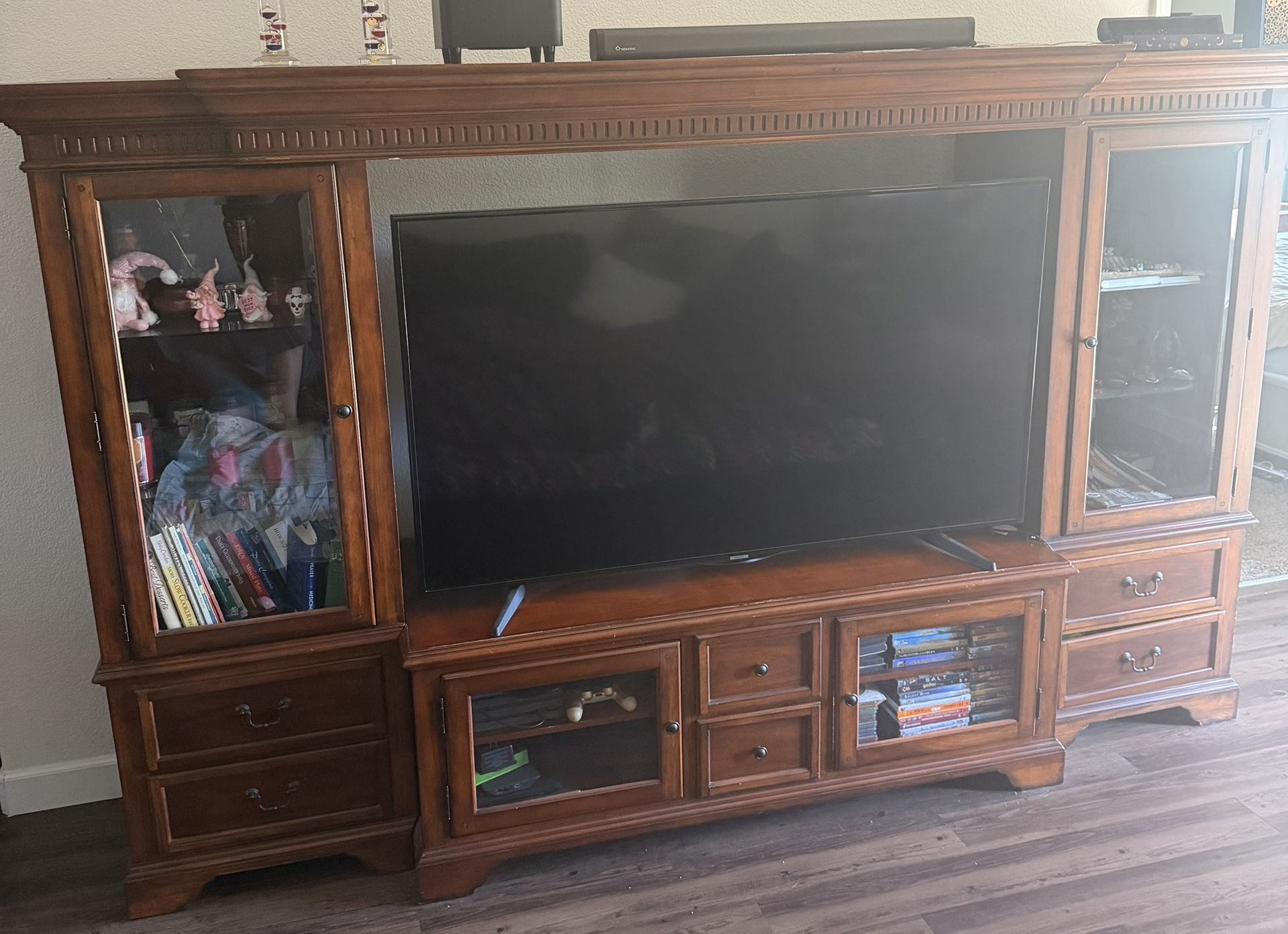Entertainment center