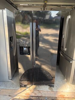 WHIRPOOL  33 INCHES REFRIGERATOR COOLING AND FREEZING PROPERLY