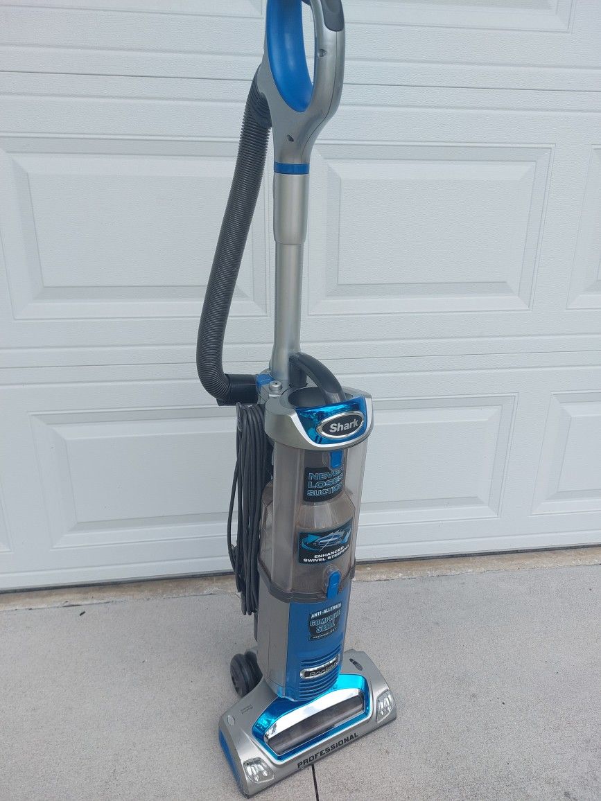 Vacuum - Shark Vacuum Cleaner (Shark Rocket Professional Upright Corded Vaccum NV481)