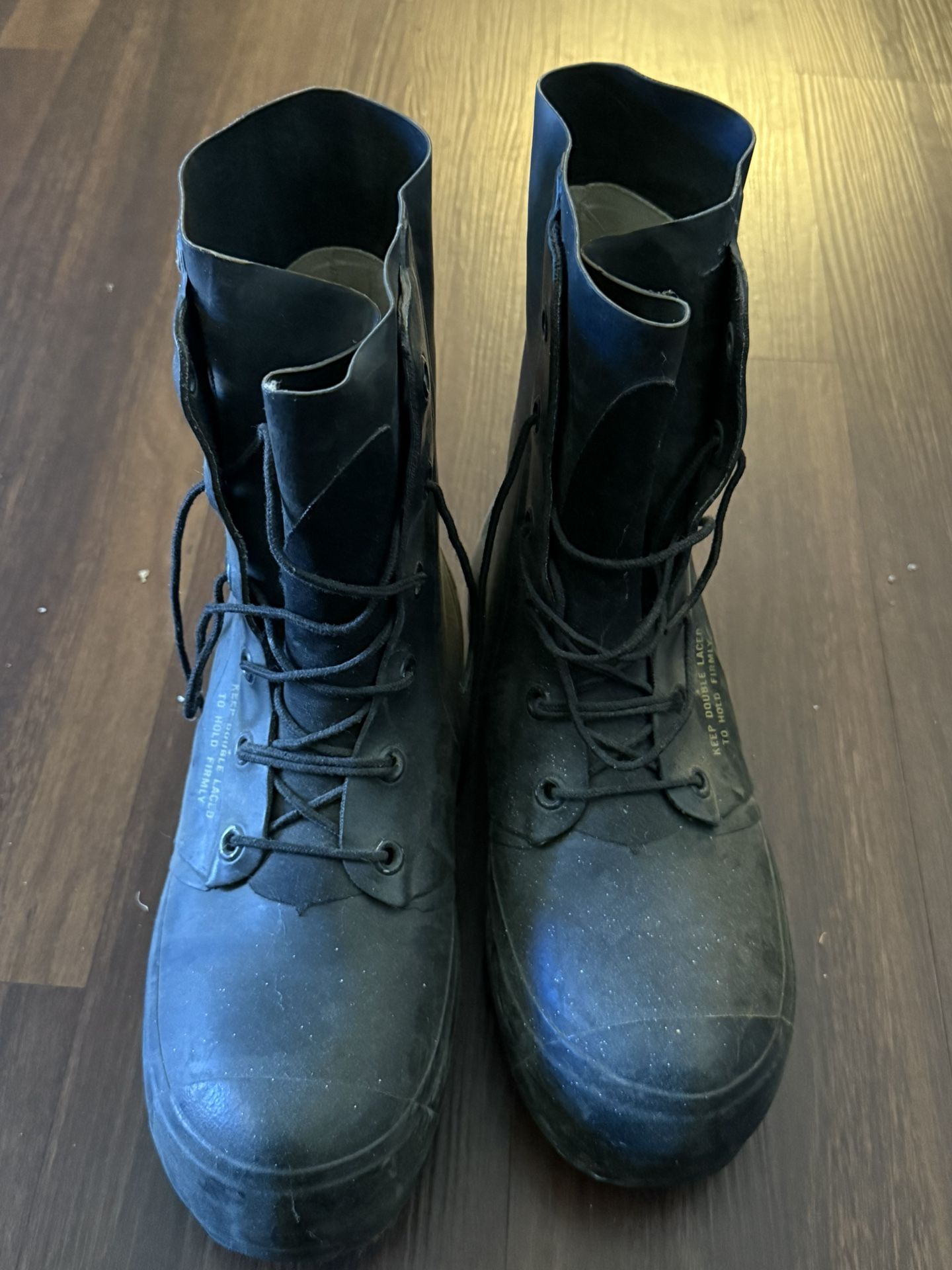 Men’s Size 10 Sub Zero Boots