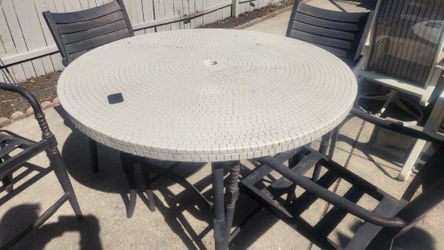 Outdoor Table 4 Chairs