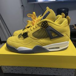 Jordan 4 Lightning  Sz 10