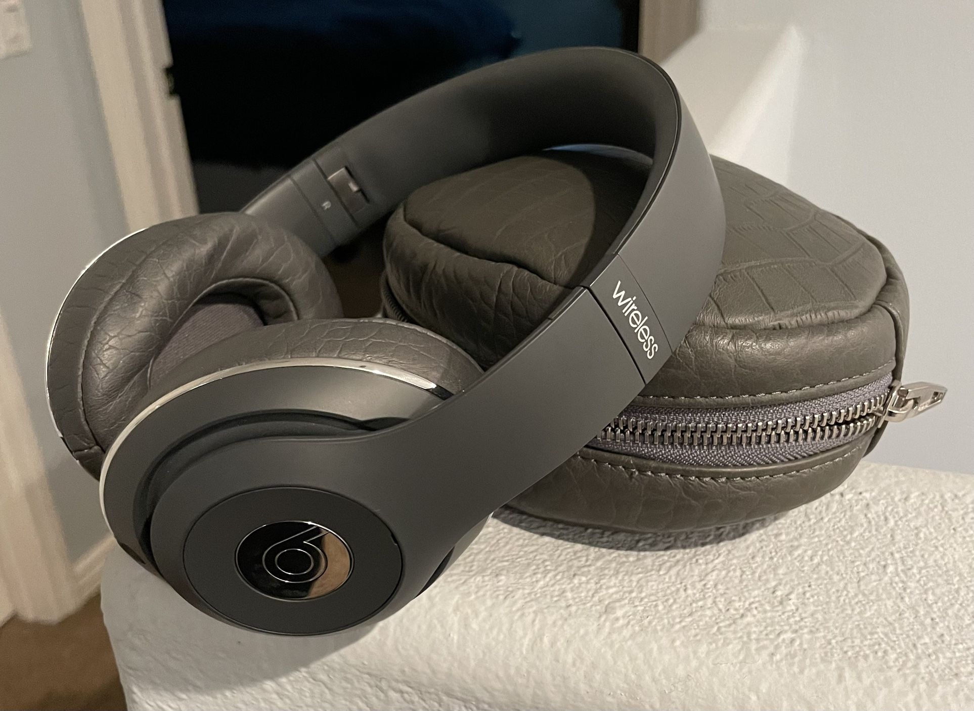 Beats By Dre Studio2 Headphones Alexander Wang Special Edition in Dove Gray