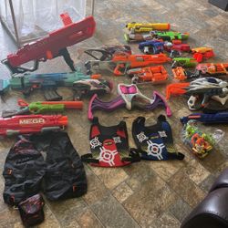 NERF GUNS AND ACCESSORIES 