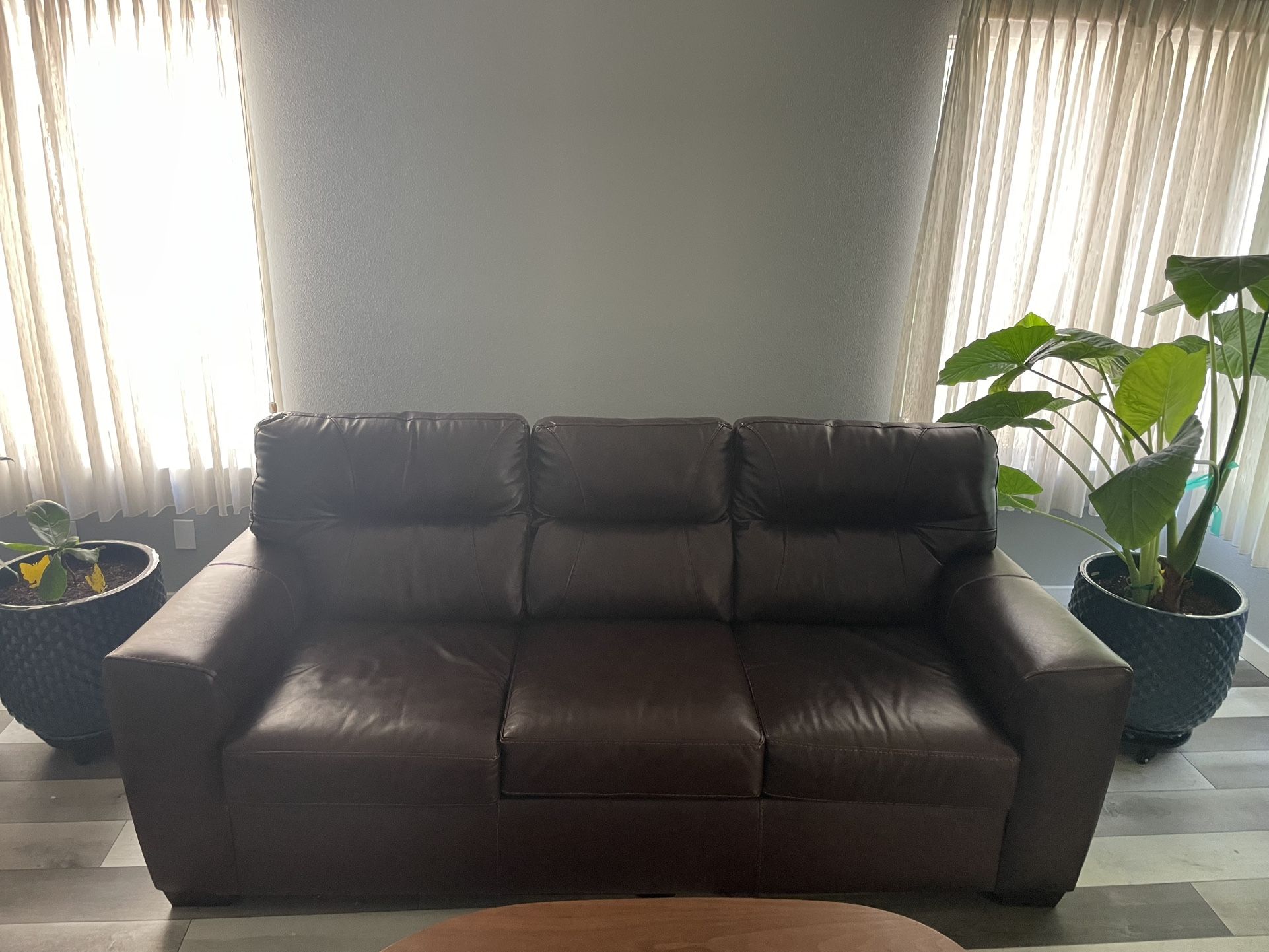 Nice Leather Couch. Great Condition.