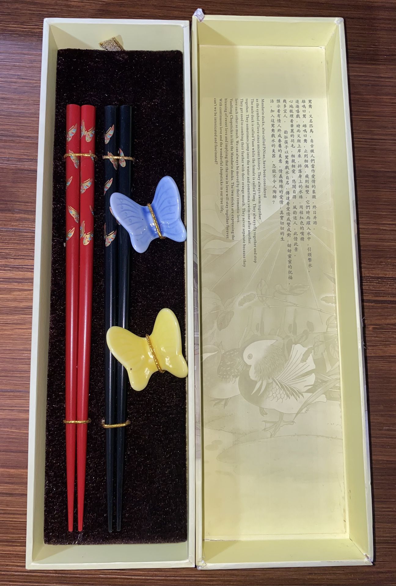 🦋Elegant Chopsticks Gift Set w/ Butterfly Holders – Great Gift! FAST Shipping