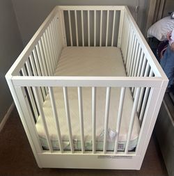 Lola Convertible Crib With Mattress