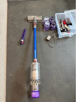 Dyson V11
