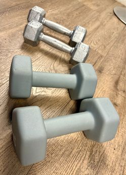 Two Pairs of Hex Dumbbells for beginners 8s and 12s. Total: 40 lbs