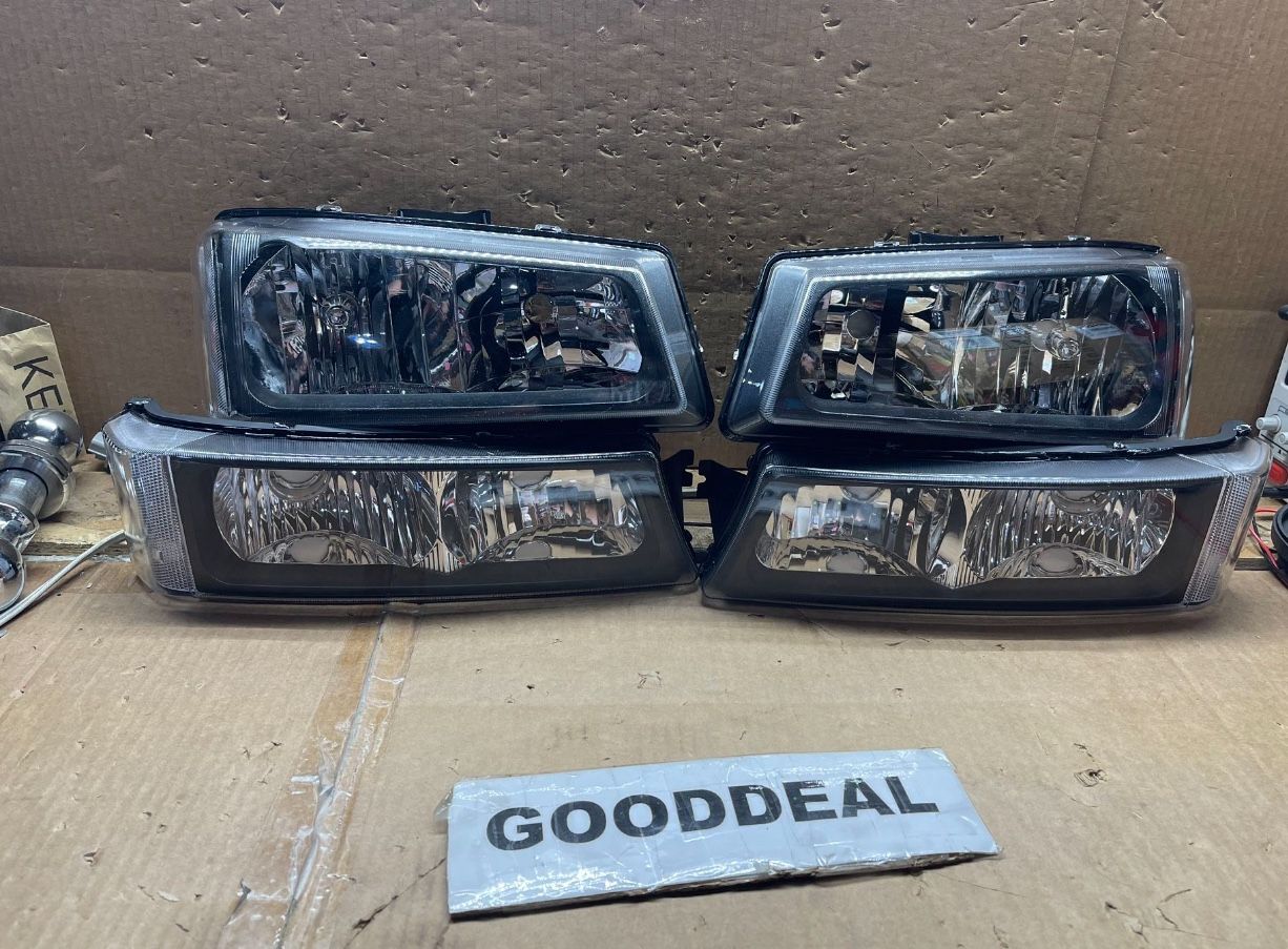 #72 Fit 03-06 Chevy Silverado/Avalanche Black Clear Headlight