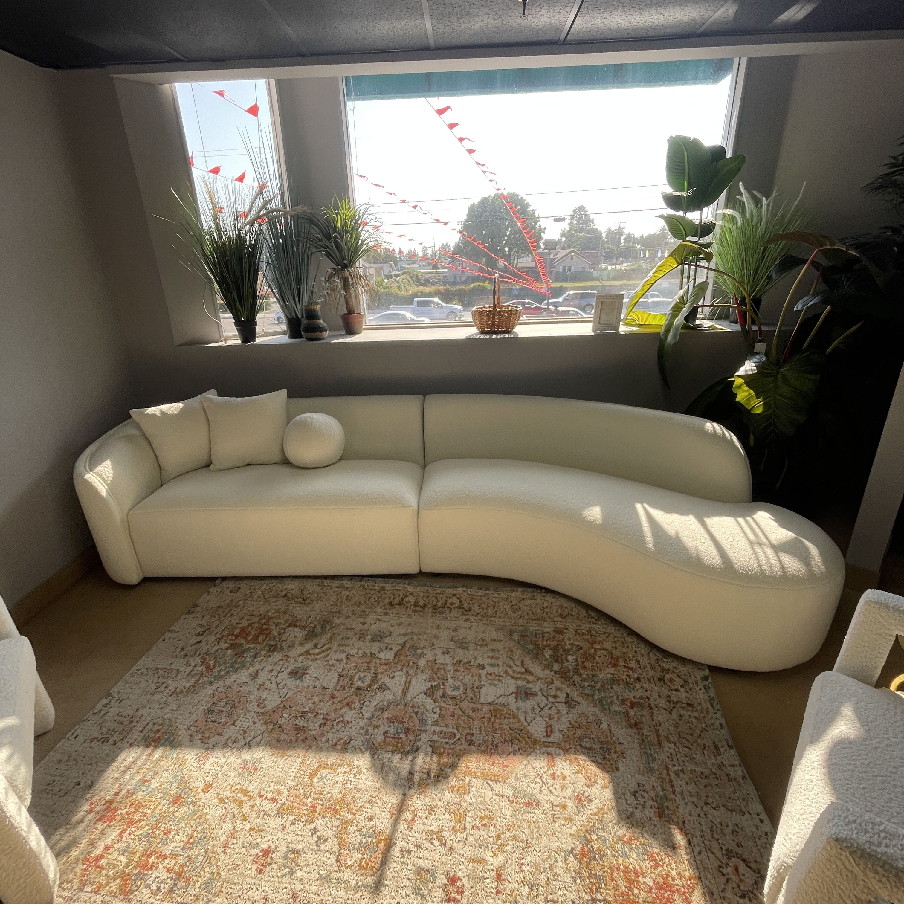 Redondo Ivory Boucle 2pc Curved Sectional / No assembly required Furniture