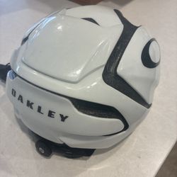 Lightly Used - Oakley ARO5 Road Cycling Helmet – White/Black – Great Condition 