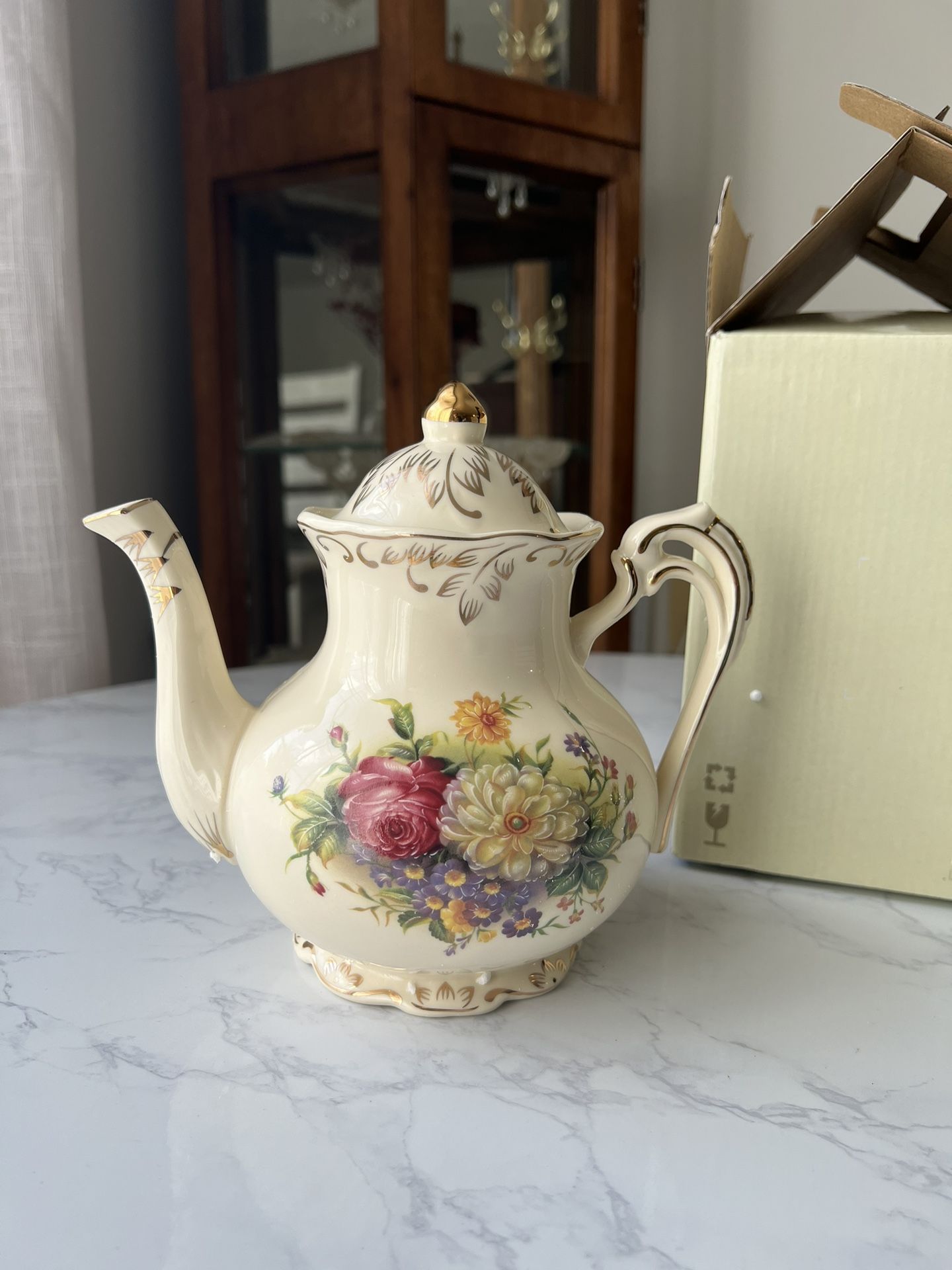 YOLIFE Vintage TeaPot 29 oz Ceamic Teapot with Floarl Gold Leaves (Flowering Shrubs) Open Box