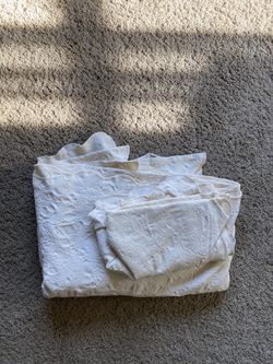 Twin bedspread and pillow shams