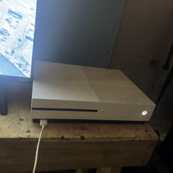 Xbox one S And 49 Inch Roku Tv (Comes With Controller)